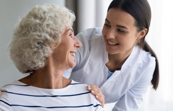 Antes de contratar uma empresa de cuidadores de idosos, LEIA ISTO!